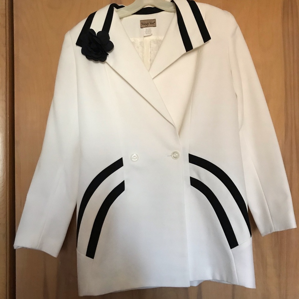 Skirt suit